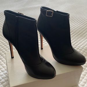 Brown short boots size 391/2